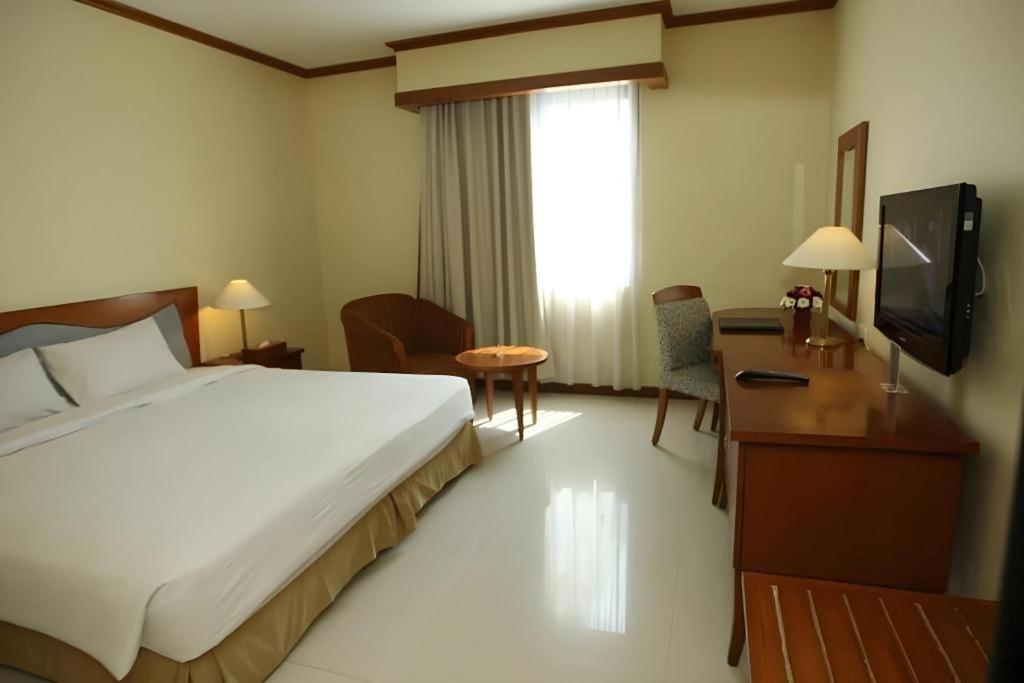 Makassar Golden Hotel Exterior foto