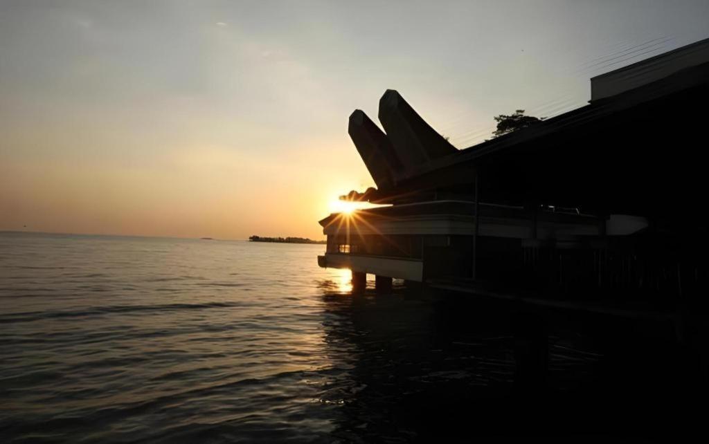 Makassar Golden Hotel Exterior foto