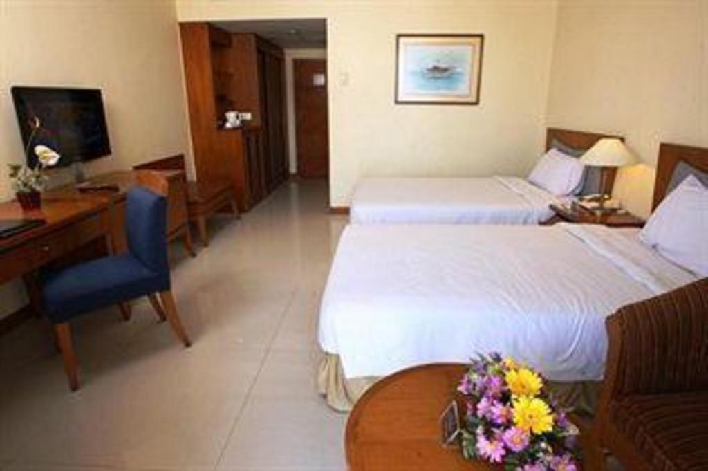 Makassar Golden Hotel Exterior foto